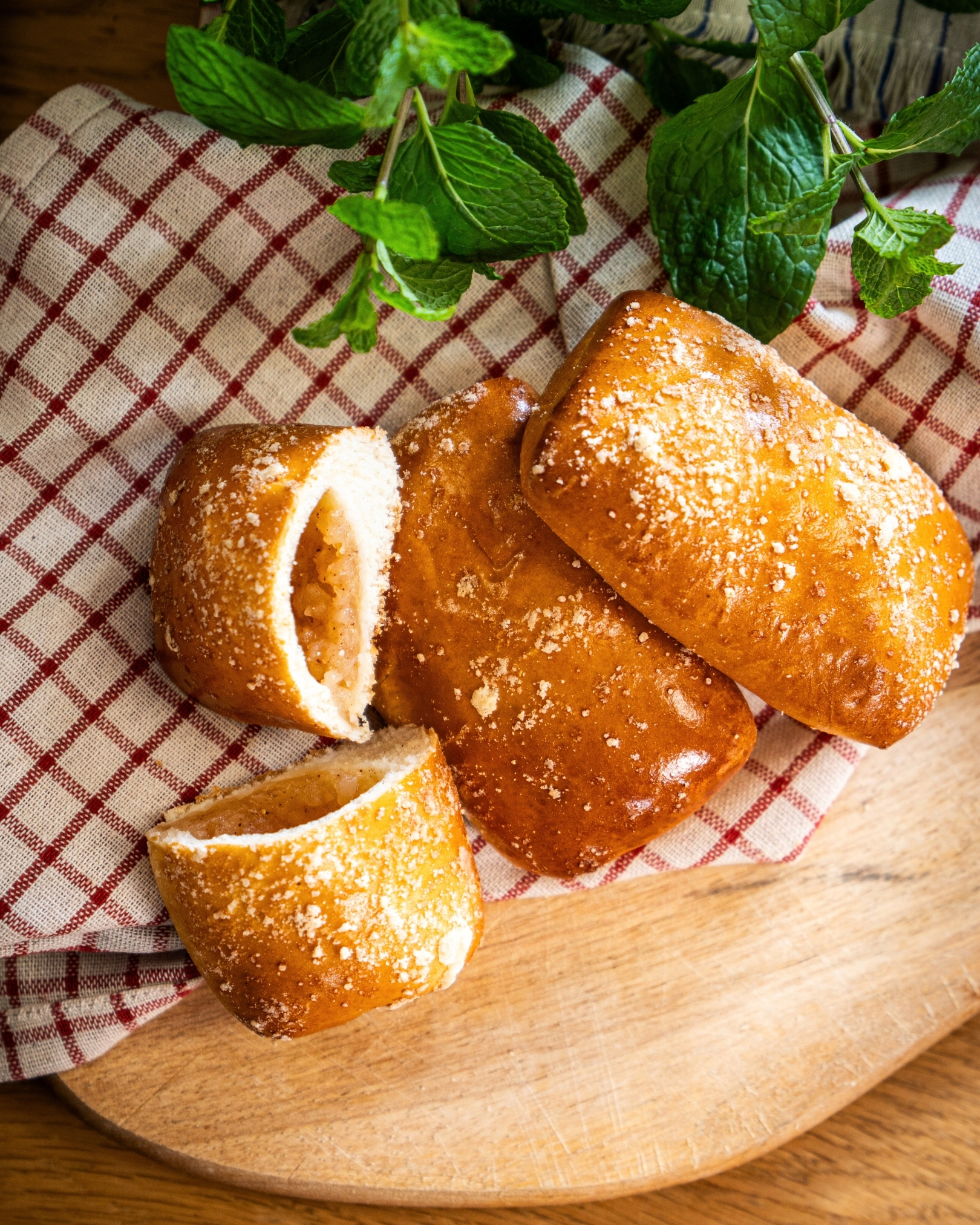 Mini drożdżówki z&nbsp;jabłkiem