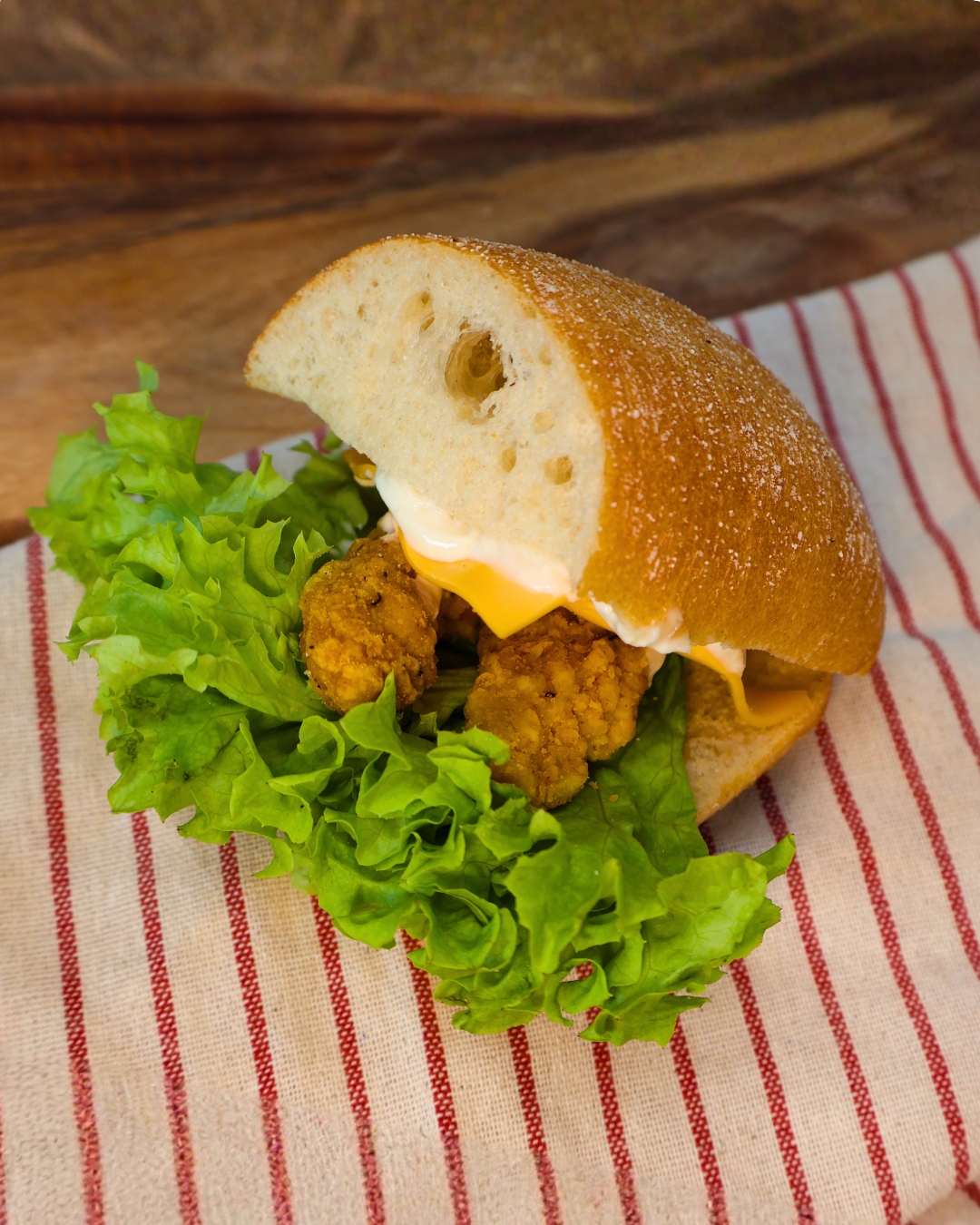 Kanapka z&nbsp;polędwiczką z&nbsp;kurczaka